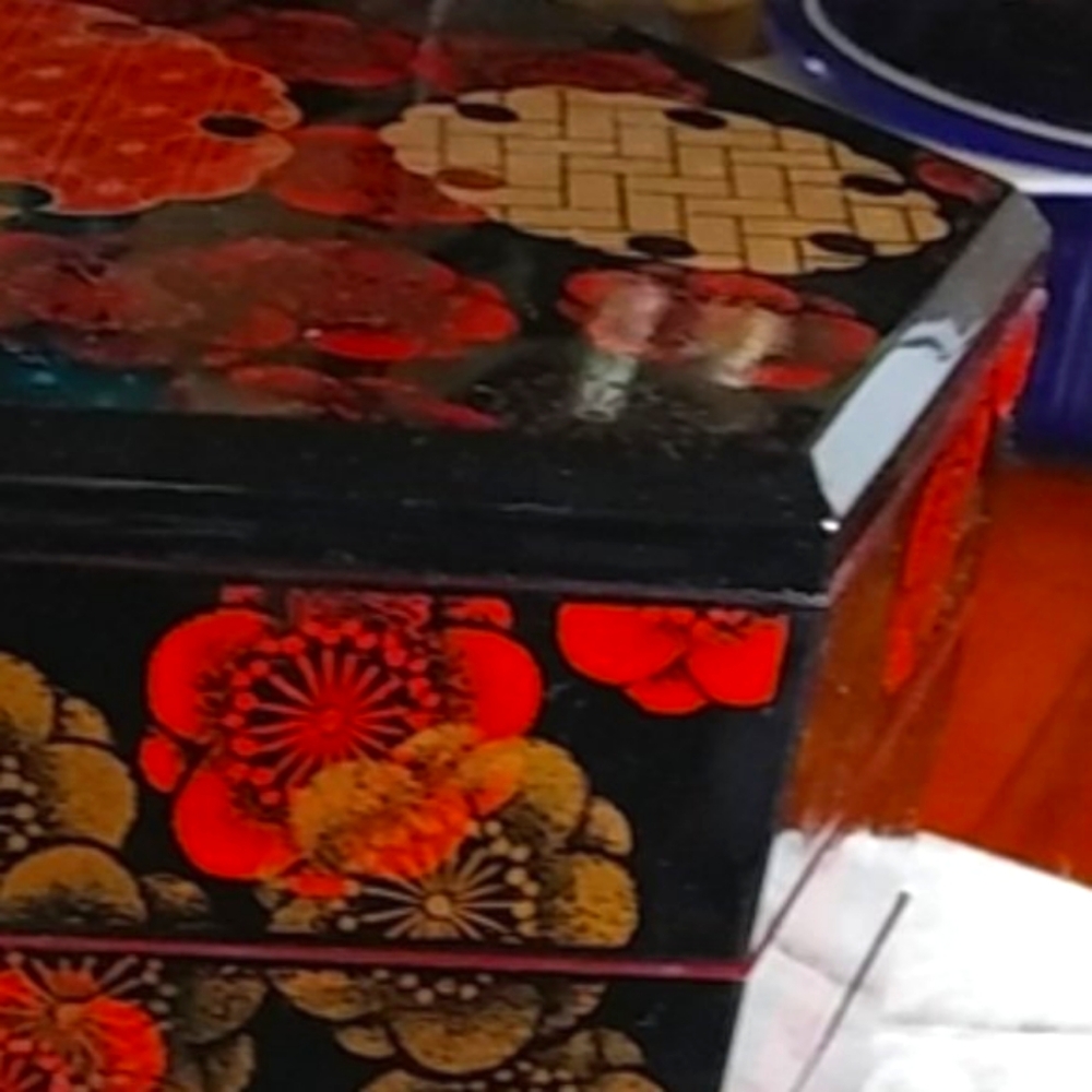 🥀 Beautiful Asian Lacquered Melamine Stacking Storage Boxes (3 Set) - Picture 5 of 10